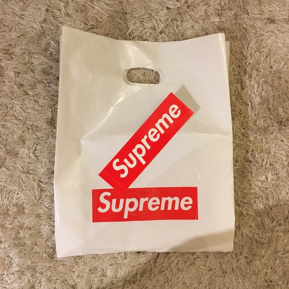 Supreme bag plus sticker
